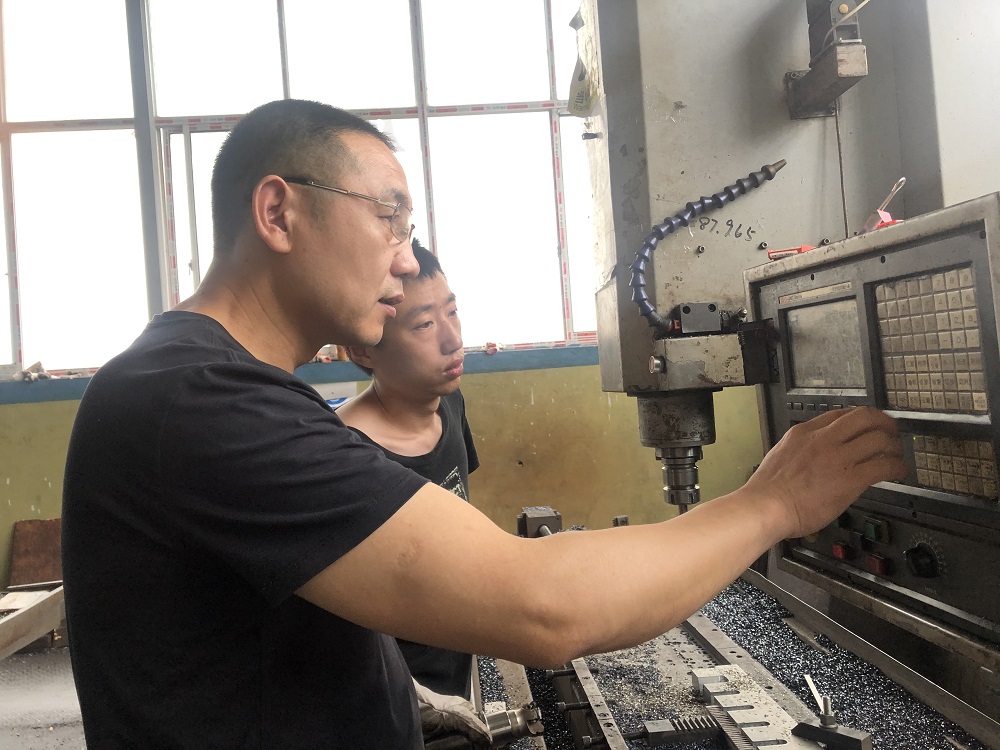 中青搭配鉆研齒條齒輪生產工藝.jpg 中青搭配鉆研齒條齒輪生產工藝.jpg